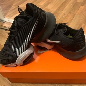 Like new nike air zoom super rep women’s